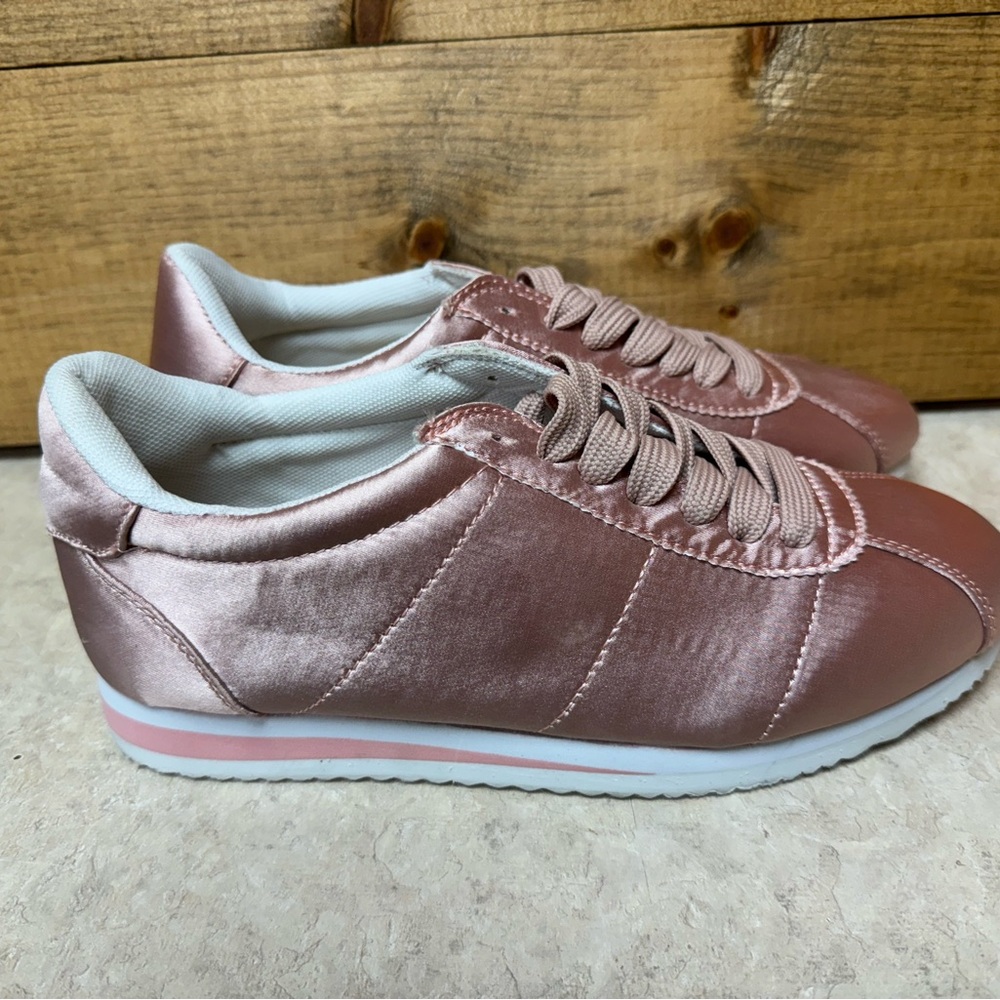 Just Fab rose gold women’s sneakers - Picture 3 of 4